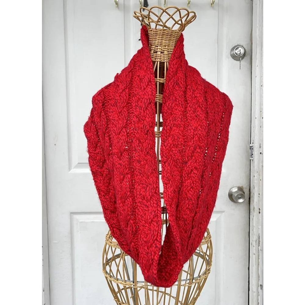 American Eagle Red Chunky Cable Knit Oversized Infinity Scarf One Size - Picture 6 of 11